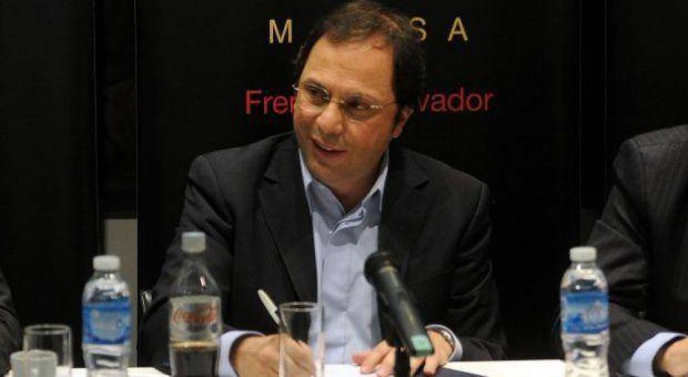 Giustozzi a Carri�: �Yo sue�o que la Provincia deje de estar en manos de porte�os improvisados�