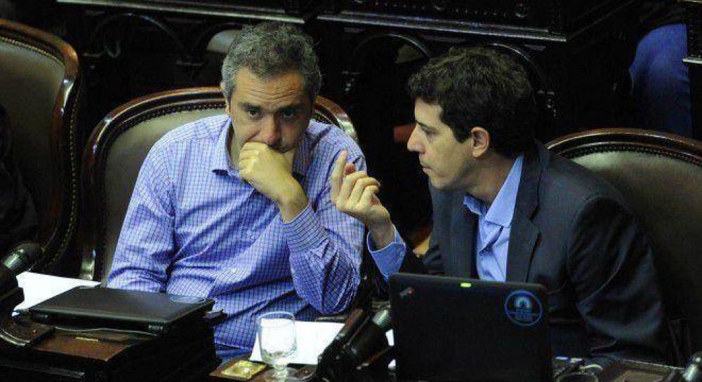 Larroque neg� que La C�mpora haya definido su apoyo a Urribarri.