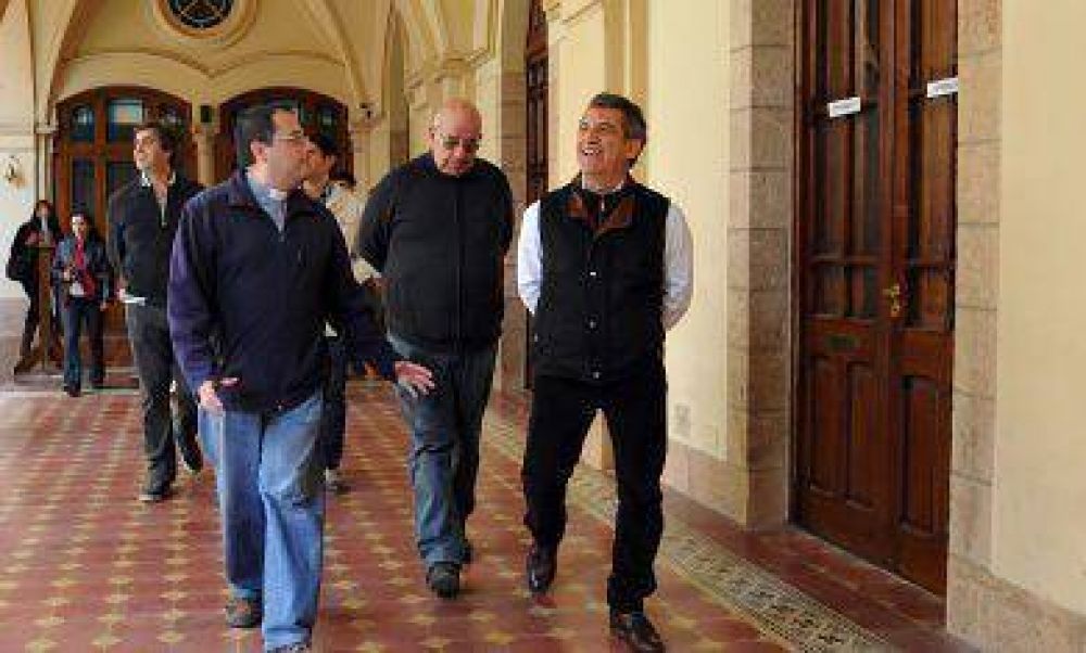 Urribarri visit� la Bas�lica de Luj�n junto al Padre El�as