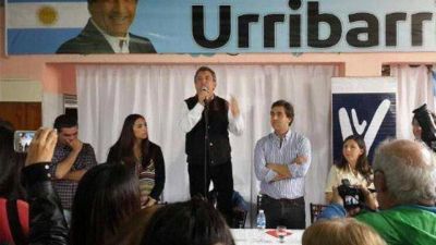 Urribarri recorri� el conurbano bonaerense en busca de apoyo