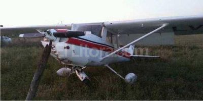 Una joven piloto se perdi� en el aire y aterriz� de emergencia en un campo