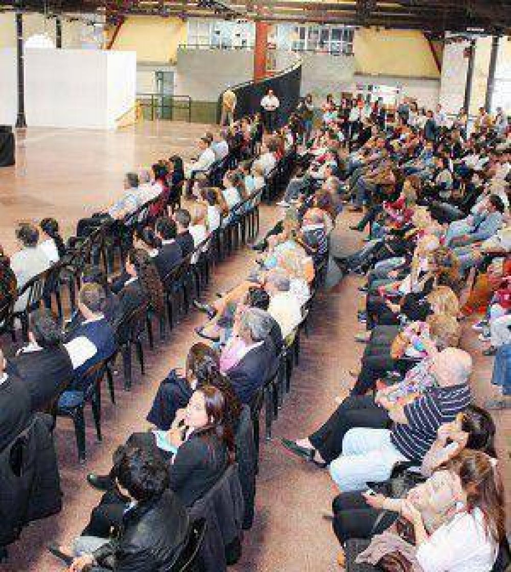 Se incorporaron 75 trabajadores a la planta permanente del Municipio