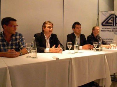 Llaryora present� en Arroyito la pol�tica de incentivo al comercio