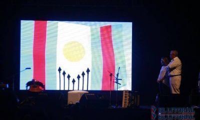 Se define la incorporaci�n de la cruz en el dise�o de la bandera capitalina