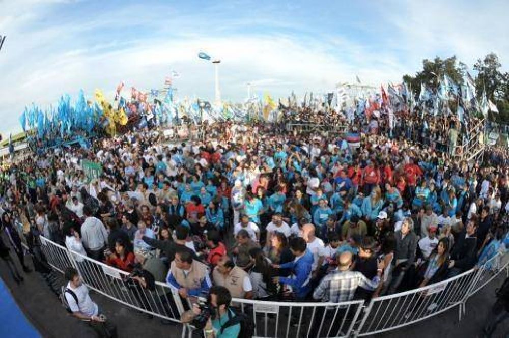 Ms de 20 mil personas celebraron el encuentro de la militancia y destacaron el papel de la juventud