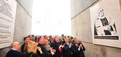 El puente �Monse�or Francisco Miranda� simboliza la unidad