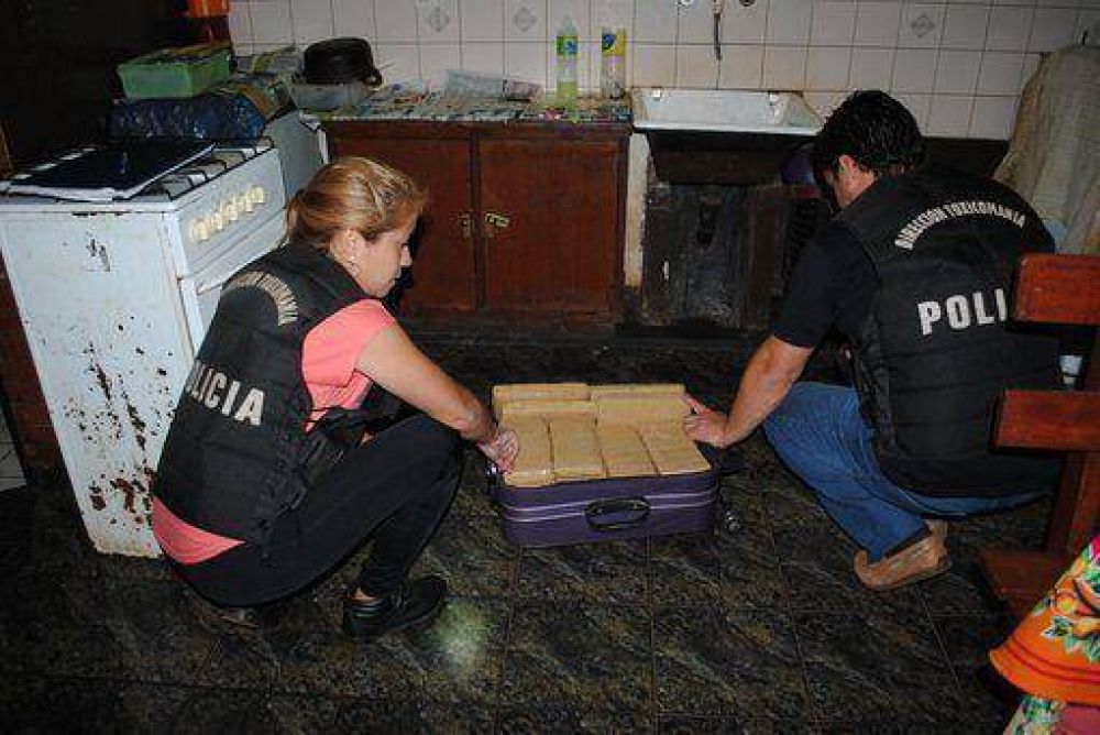 Polic�a verificaba un robo y hall� m�s de 20 kilos de marihuana 