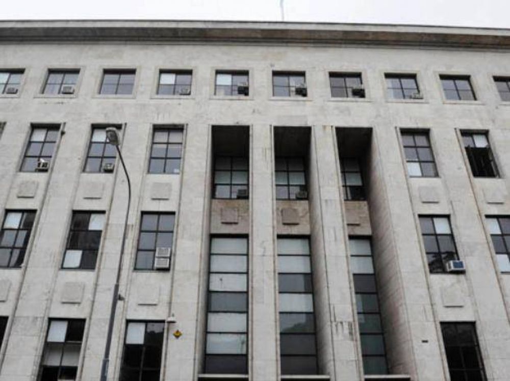 Rev�s judicial que limita al Colegio de Martilleros en negocios inmobiliarios