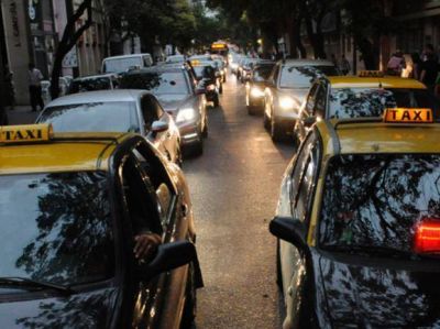 Avanza el plan del municipio para prohibir estacionar en nueve calles del centro rosarino
