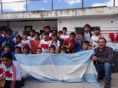 Entrega de premios a participantes del Mundialito Comunitario de Pilar