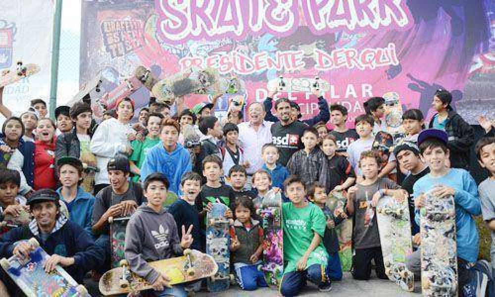Entre saltos y piruetas se inaugur� el primer skatepark de Pilar