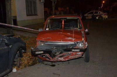 Dos j�venes fallecieron tras un accidente en la plazoleta �Antigua Estaci�n Bas�lica�