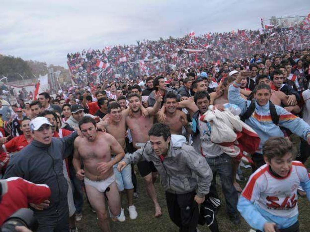 Hurac�n Las Heras logr� el ascenso al torneo Argentino B