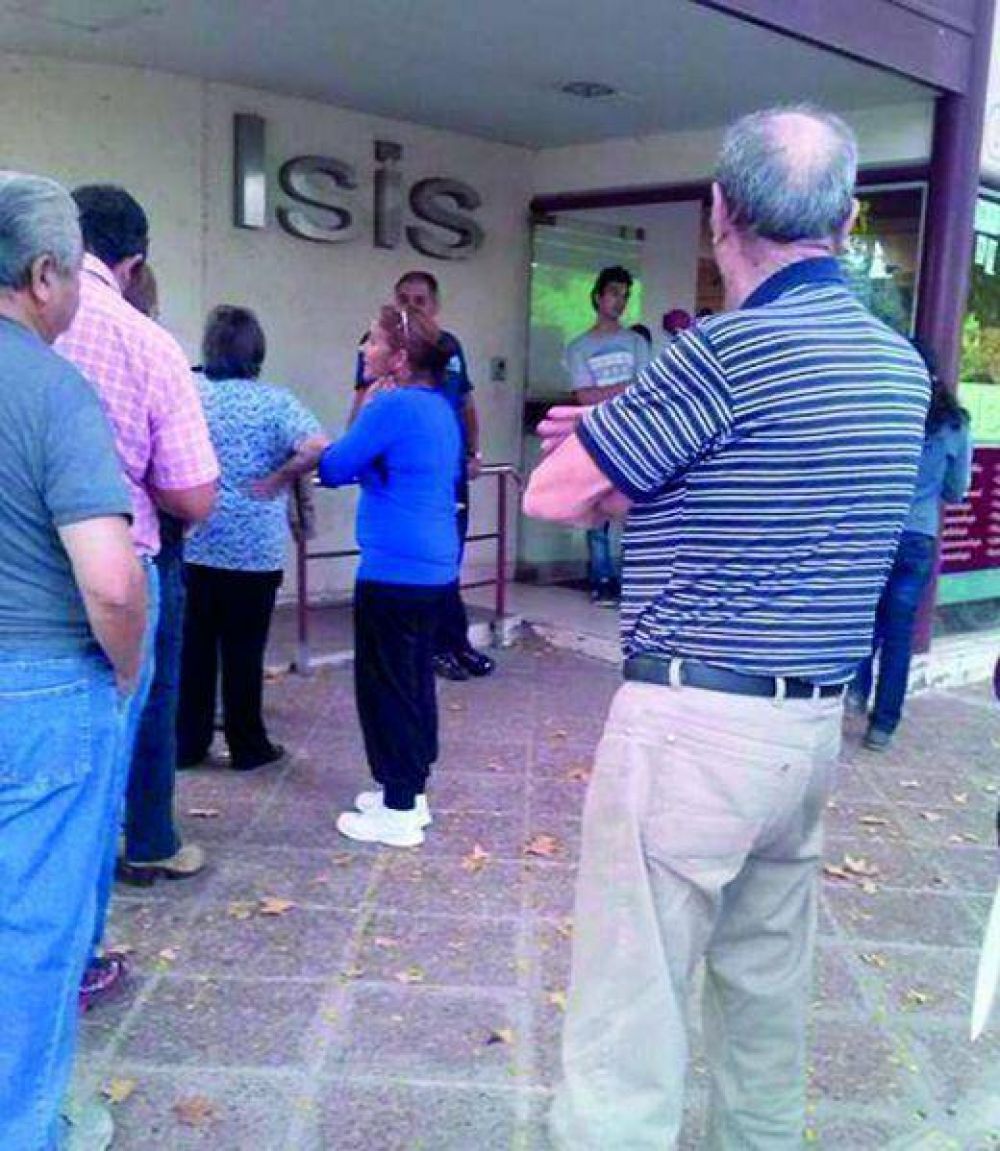 Queja por la atenci�n a abuelos en un instituto m�dico