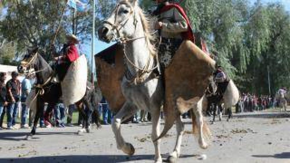 M�s de 16 mil gauchos montados a caballo visitaron a la Virgen del Valle