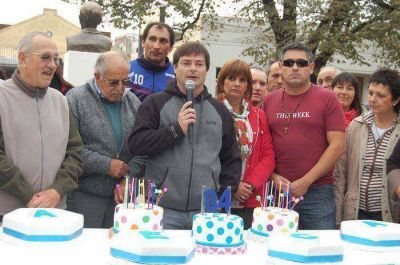 En la Plaza Ameghino se disfrut� de una jornada de encuentro y actividades para toda la familia