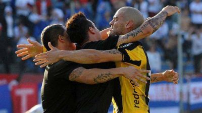 Pe�arol aplast� a Nacional en el Supercl�sico uruguayo