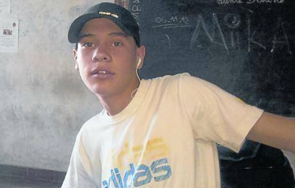 Embisti� a un pibe en moto y lo dej� tirado