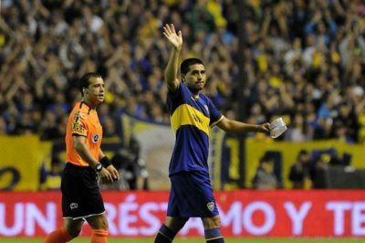 La Bombonera, entre el apoyo a Juan Rom�n Riquelme y una curiosa encuesta que realiz� la dirigencia de Boca