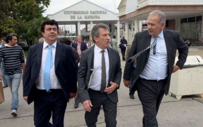 Urribarri recibi� el apoyo del PJ bonaerense