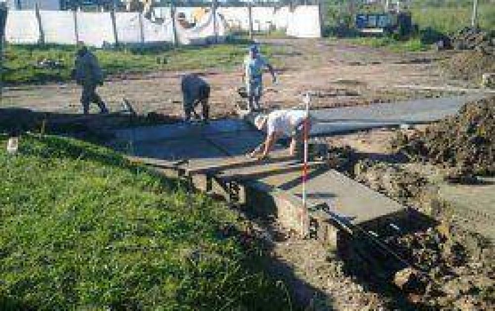 Realizan desag�es pluviales en Col�n