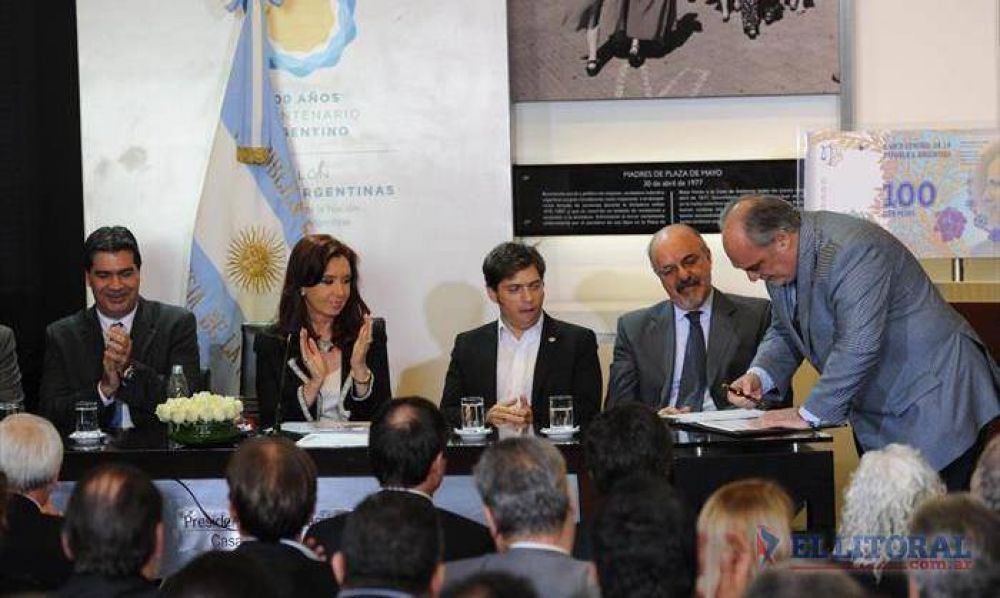 Con asistencia de Colombi al acto, Naci�n firm� la extensi�n del desendeudamiento