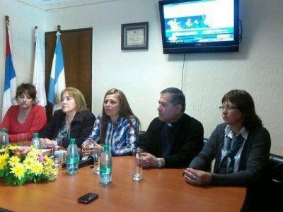 Acuerdan intercambiar conocimientos y experiencias con los futuros t�cnicos en PyMes y Cooperativas