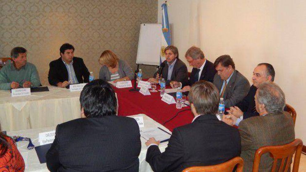 El sector tur�stico p�blico y privado de Chubut se reuni� para definir acciones a implementar a lo largo de 2014