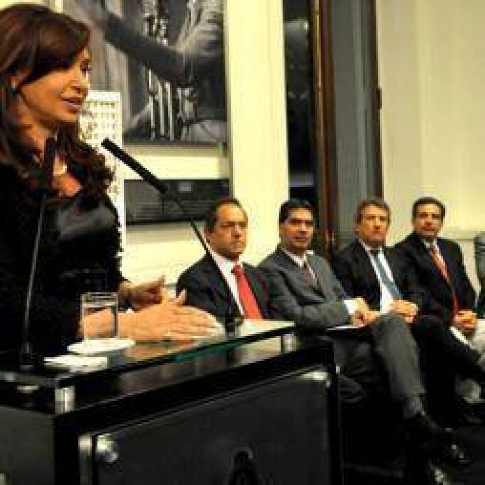 La Rioja firm� una nueva refinanciaci�n de su deuda p�blica