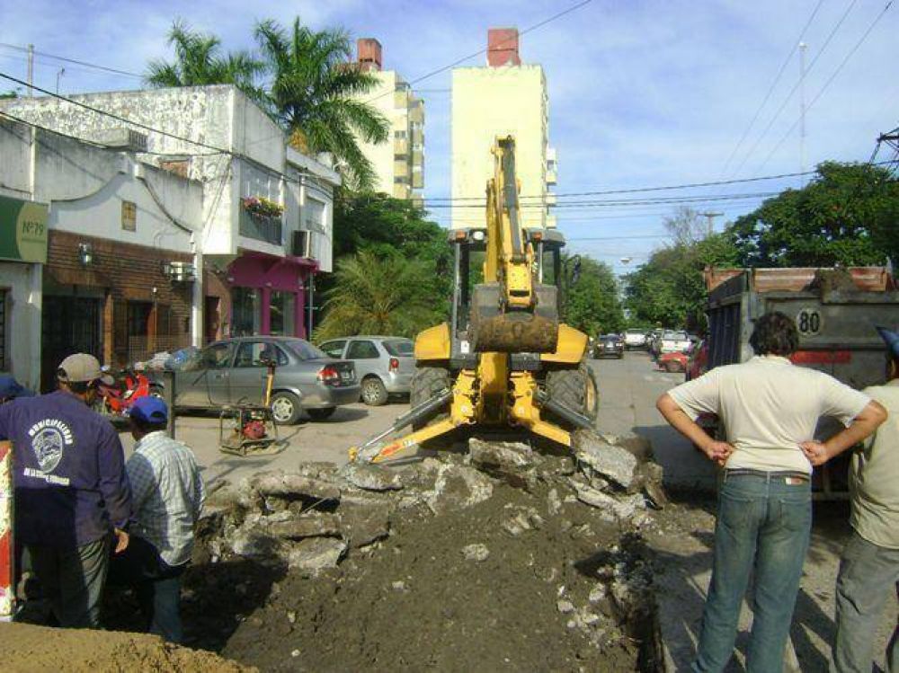 Prosiguen arreglos de calles en la v�a p�blica