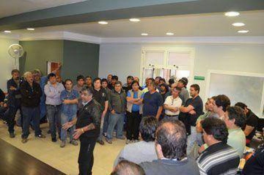 Petroleros acordaron aumento salarial anual del 30 por ciento