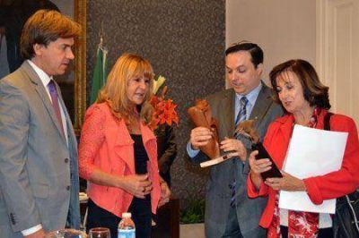 A�da recibi� a representantes de la AMIA y fortaleci� lazos con la comunidad jud�a
