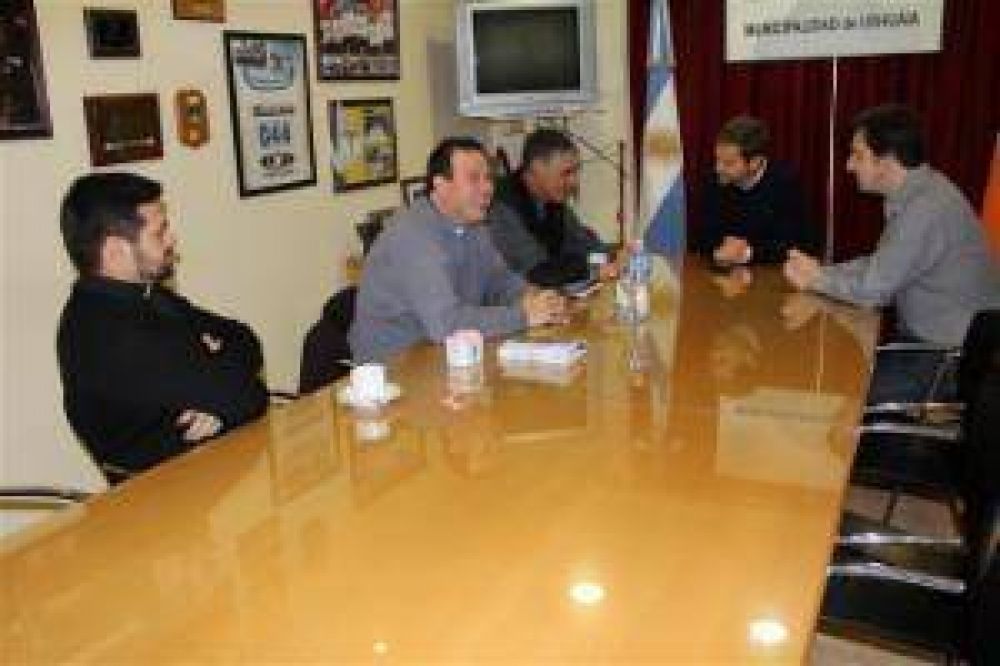 Sciurano recibi� al Obispo de Santa Cruz y Tierra del Fuego