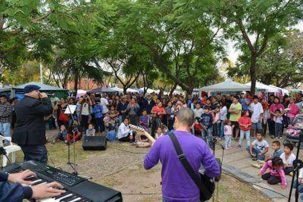 Festival de la Familia en la Plaza Itat� de Pablo Nogues