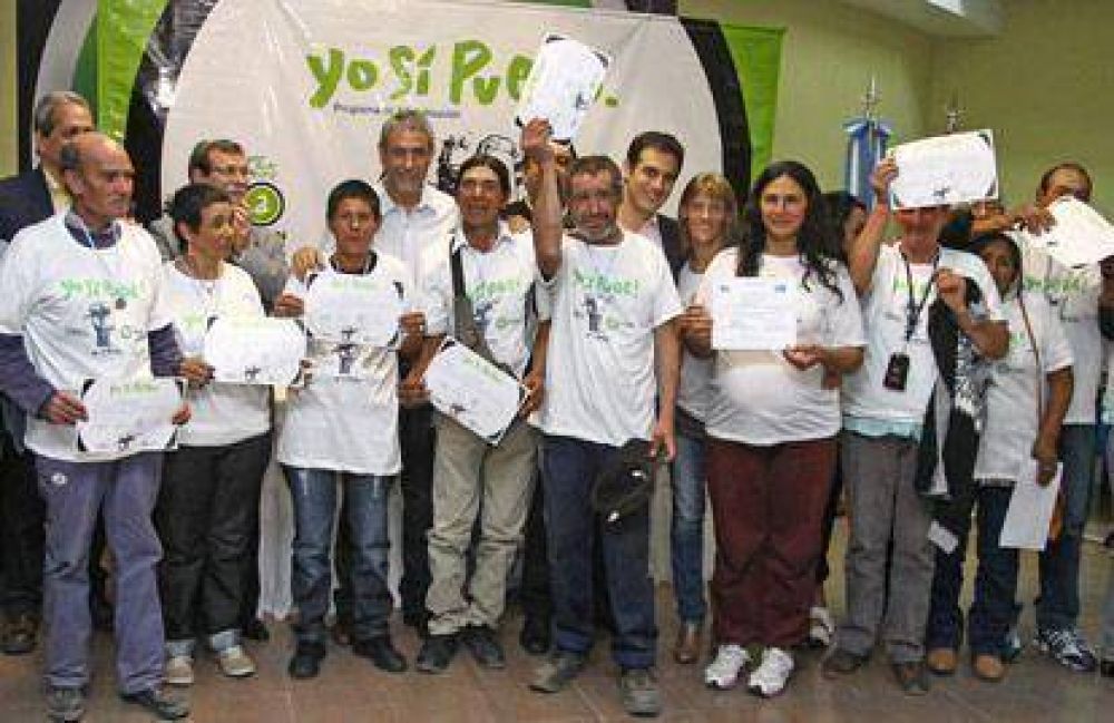 Entregaron diplomas a los egresados del programa de alfabetizaci�n �Yo s� puedo�