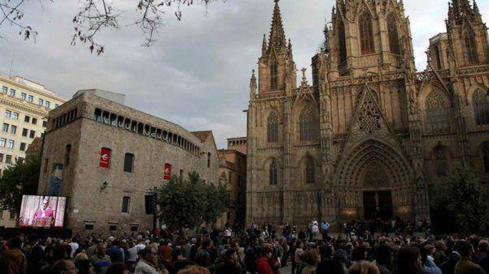 Una multitud dio su �ltimo adi�s a Vilanova durante una misa en Barcelona