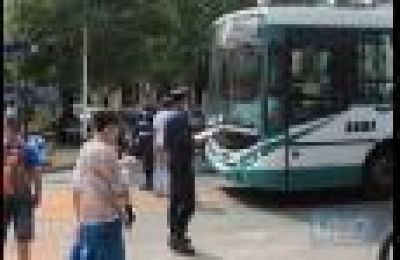 Un colectivo choc� a un ni�o en Laprida y Santiago del Estero