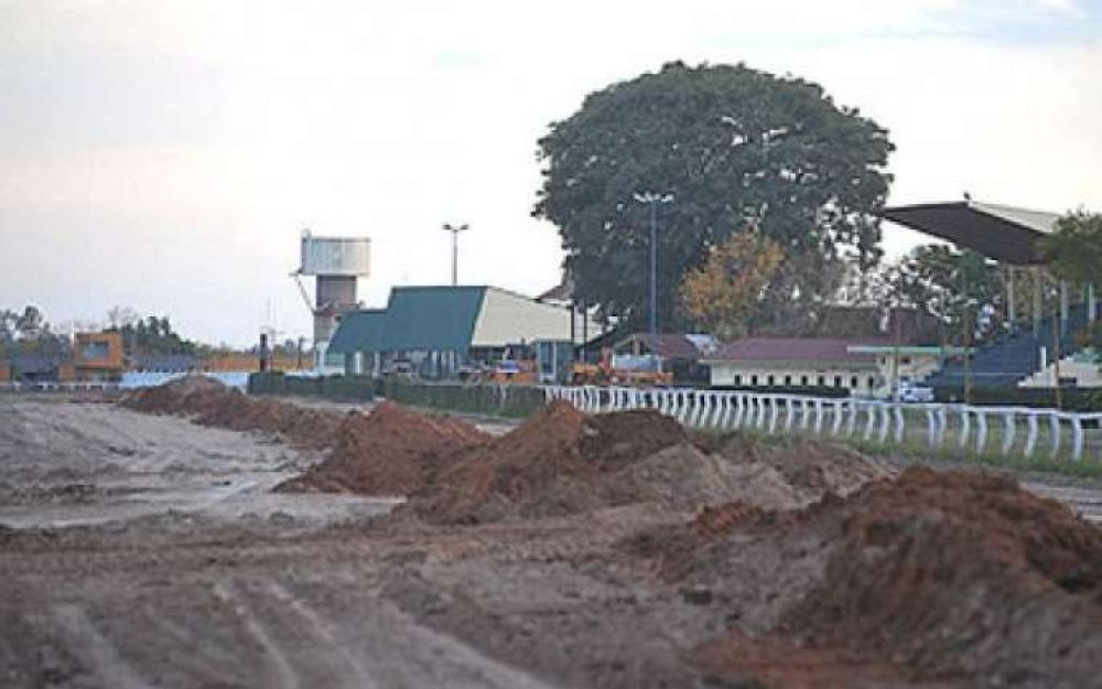 Avanzan los trabajos de reconstrucci�n del Hip�dromo de Gualeguaych�