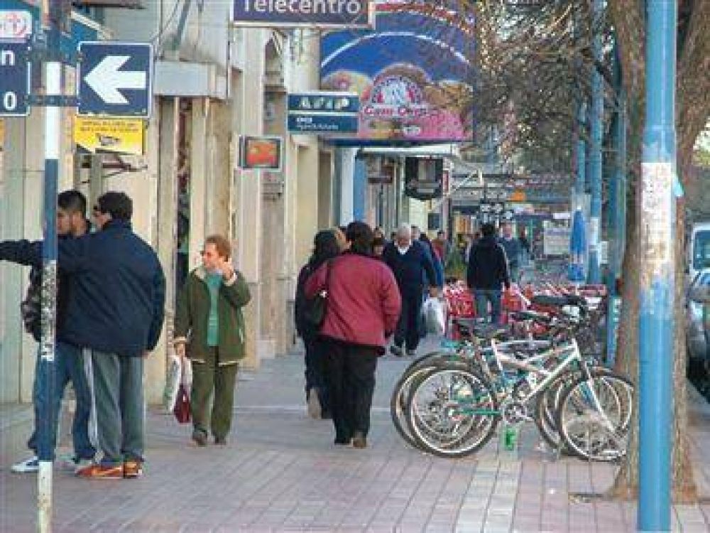 Los comercios del centro y los supermercados abrir�n el viernes