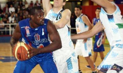 Regatas cay� en un final ajustado y ma�ana vuelve a jugar ante Quimsa