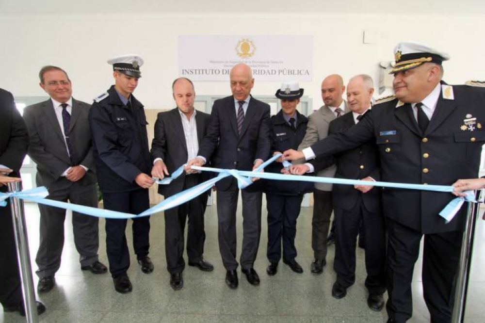 La Escuela de Polic�as inaugur� su nueva sede en Recreo