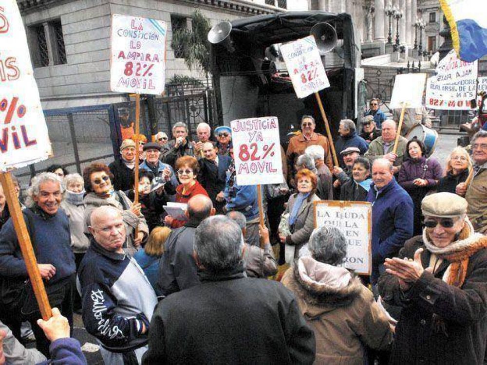 Los jubilados docentes ganaron millonario juicio por el 82%