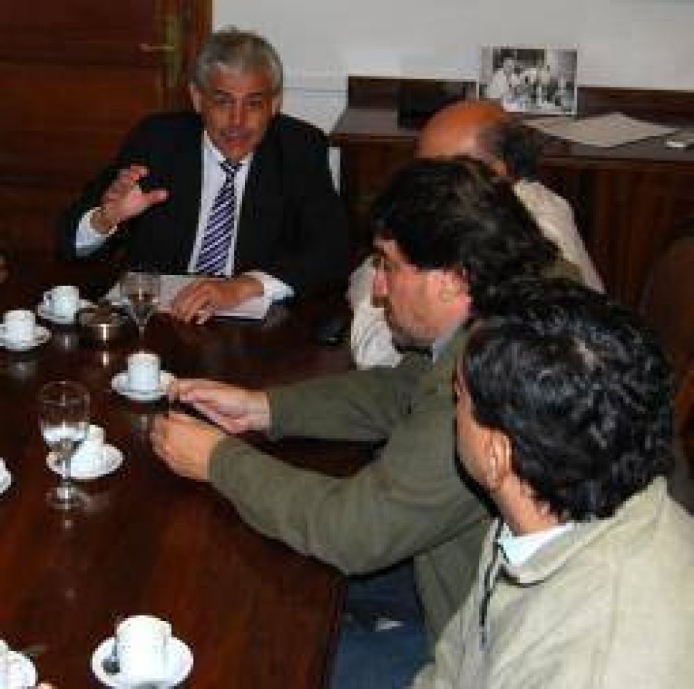 El gobierno le garantiz� a los gremios aumento salarial en mayo