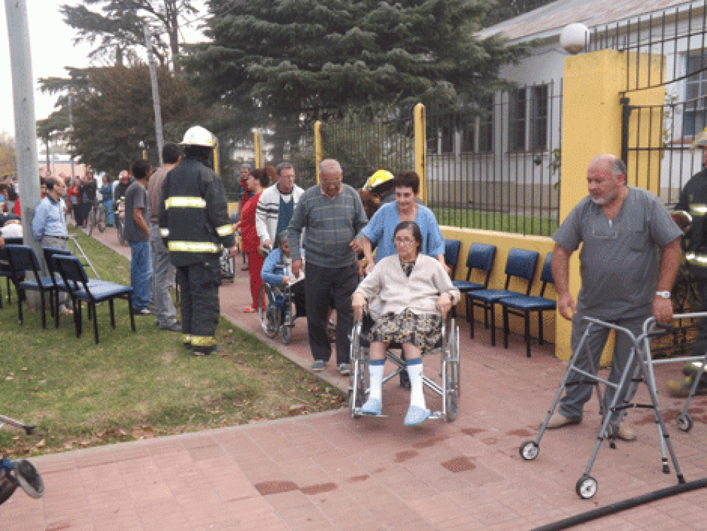 Explot� la caldera en el Hogar San Jos� y evacuaron a todos los abuelos 