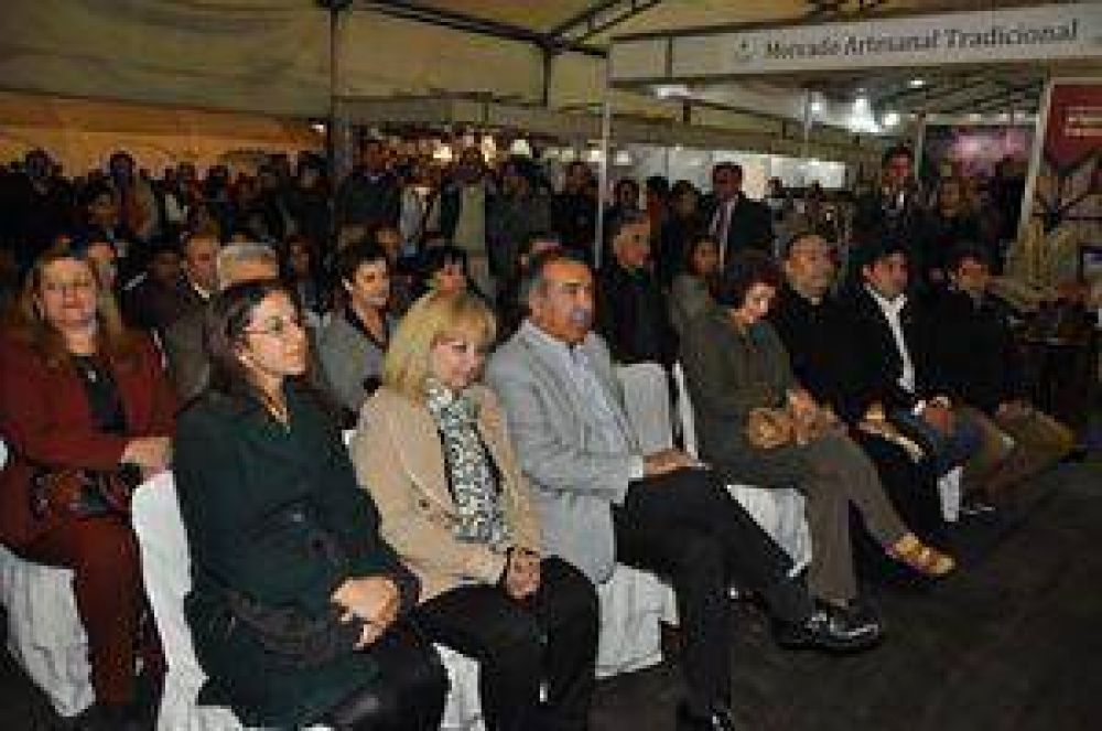 Arranc� la Feria de Artesan�as con m�s de 300 artesanos