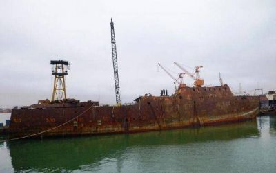 Hunden un barco ruso de 90 metros para una escuela de buceo