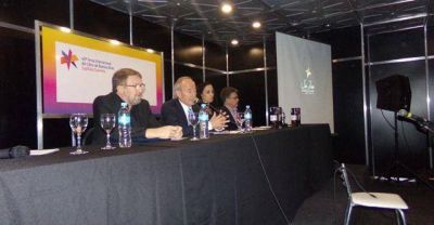 San Juan se luci� en la presentaci�n de sus dos libros
