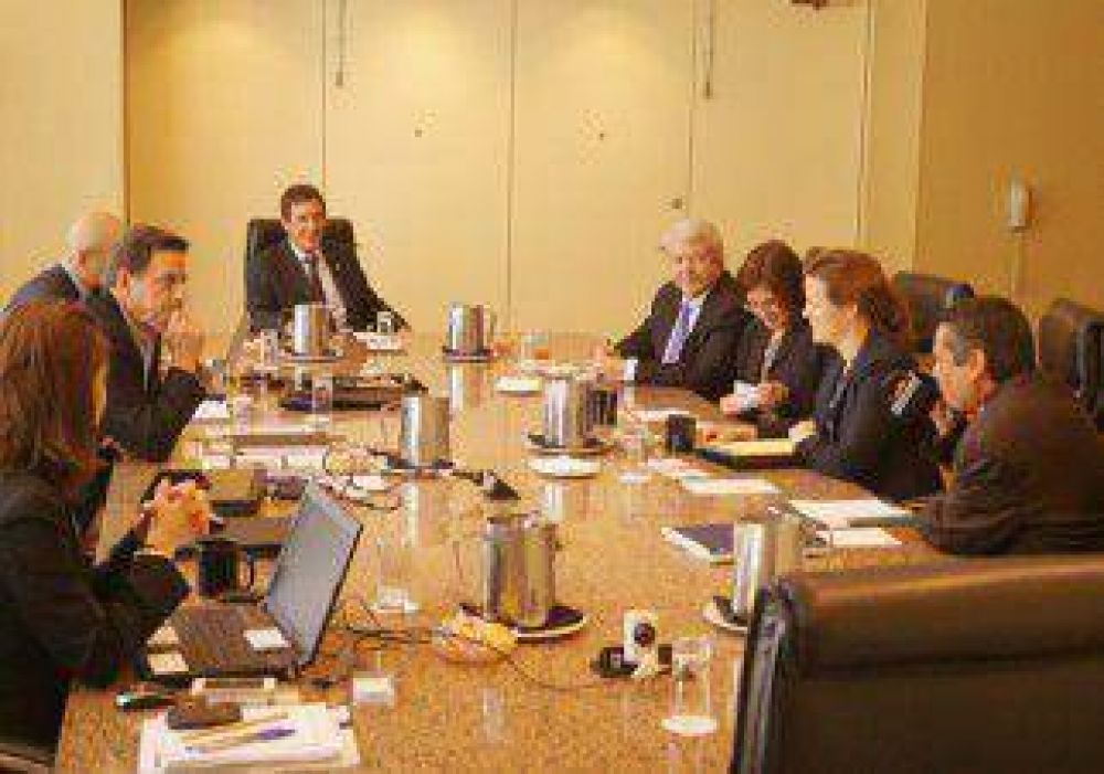Cuatro grandes petroleras buscan ampliar su presencia en Vaca Muerta 