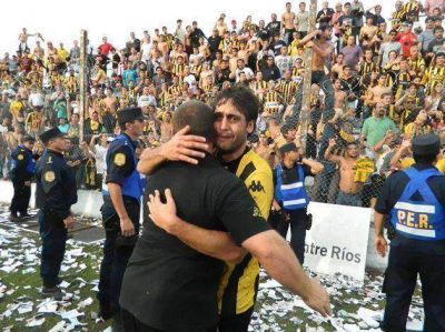 Santamarina campe�n, gole� por 3 a 1 a Juventud y est� en la B Nacional