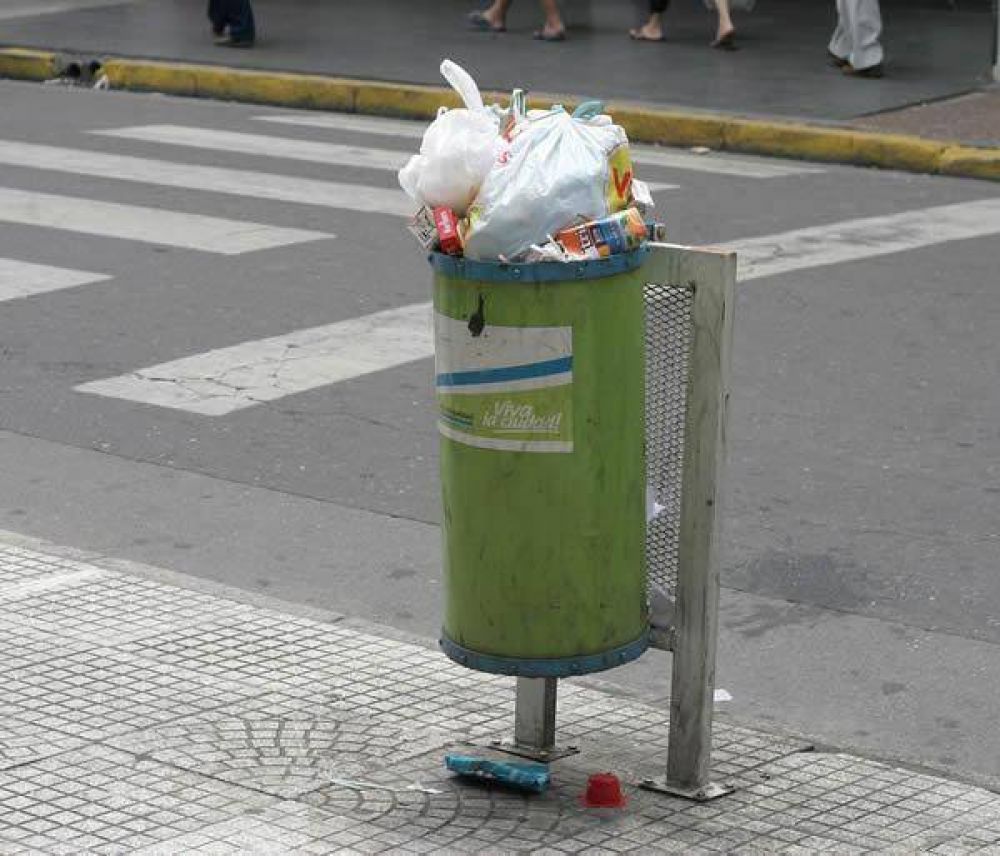 Recomiendan no sacar las bolsas de basura a la vereda hasta el s�bado